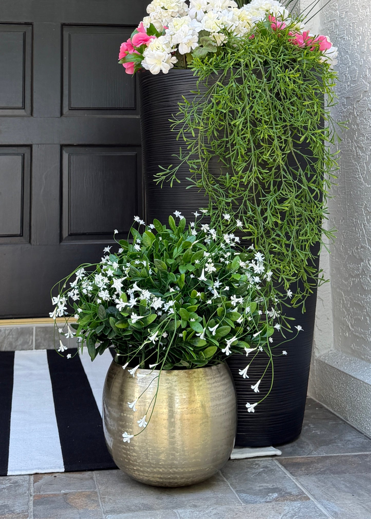 UV Treated Outdoor Fake Boxwood and Baby's Breath Potted Plant - 17"