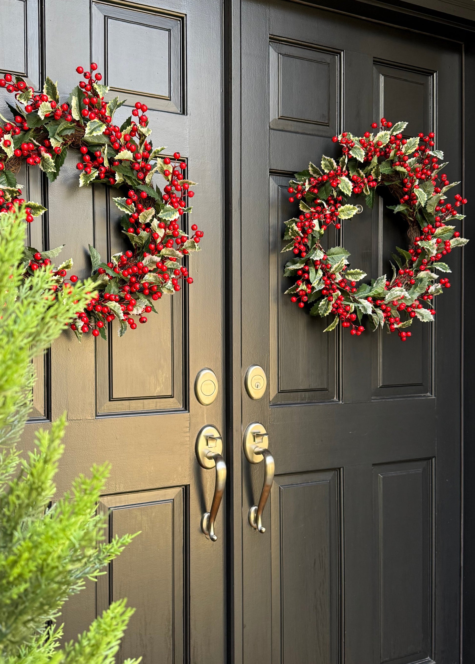 Deluxe Fake Traditional Winter Holly and Berry Wreath - 24"