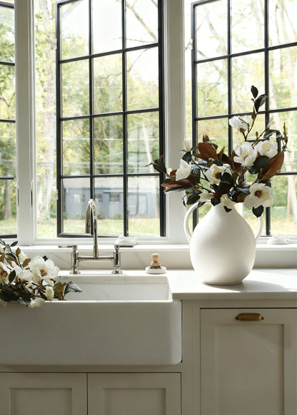 Large White Magnolia Early Spring Design